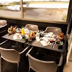 Aux 13 Arches-logis Restaurant Hotel 3*