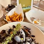 Aux 13 Arches-logis Restaurant Hotel Portbail