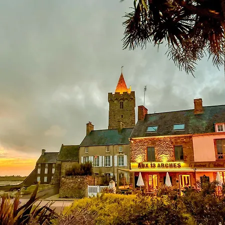 Aux 13 Arches-logis Restaurant Portbail