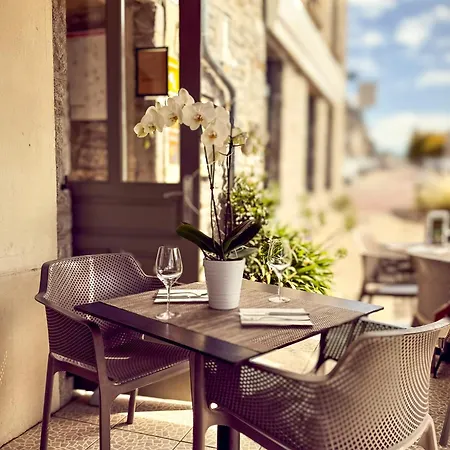 Hotel Aux 13 Arches-logis Restaurant 3*