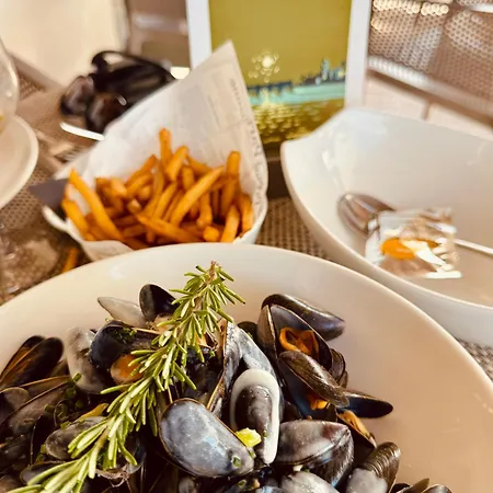 Aux 13 Arches-logis Restaurant Hotel Portbail