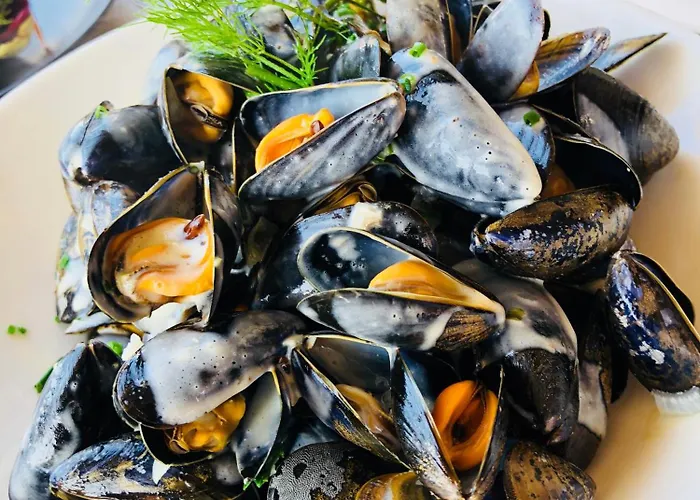 Aux 13 Arches-logis Restaurant Hotel