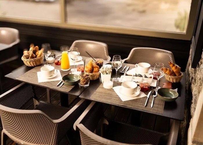 Aux 13 Arches-logis Restaurant Hotel 3*