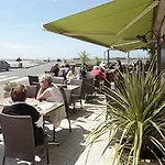 Hotel Aux 13 Arches-logis Restaurant Portbail