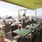 Aux 13 Arches-logis Restaurant 호텔