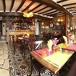 Hotel Aux 13 Arches-logis Restaurant