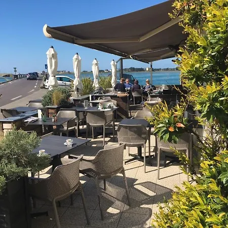 Aux 13 Arches-logis Restaurant Hotel