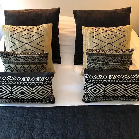 Aux 13 Arches-Logis Hotel Restaurant 3* Портбай