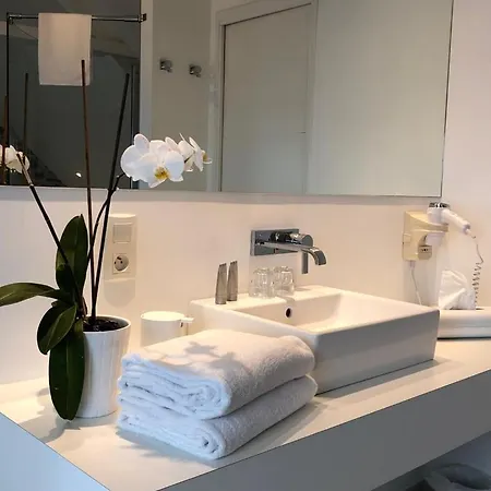 Aux 13 Arches Hotel, Restaurant 3*