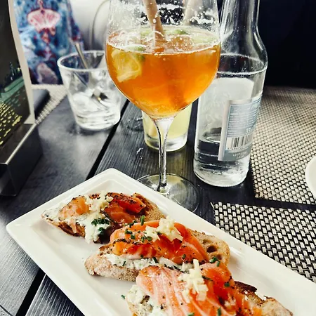 Aux 13 Arches-logis Restaurant Отель 3*