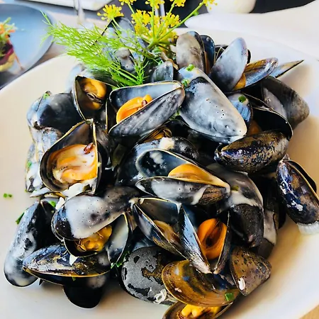 Aux 13 Arches-logis Restaurant Hotel