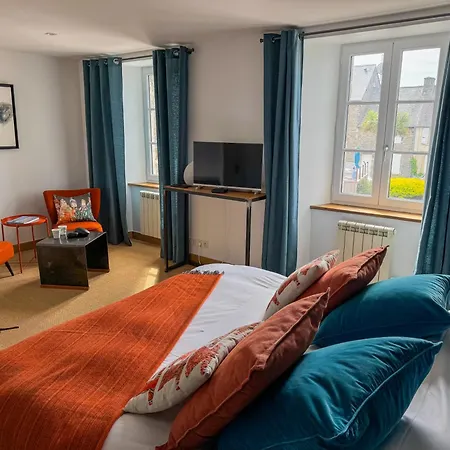 Отель Aux 13 Arches-logis Restaurant Портбай