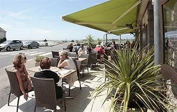 Szálloda Aux 13 Arches-logis Restaurant Portbail