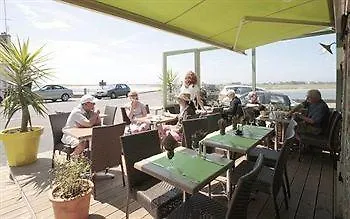 Aux 13 Arches-logis Restaurant Отель