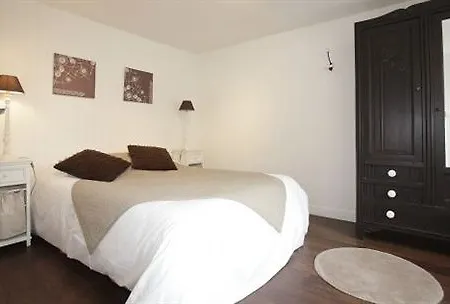 Отель Aux 13 Arches-logis Restaurant 3*