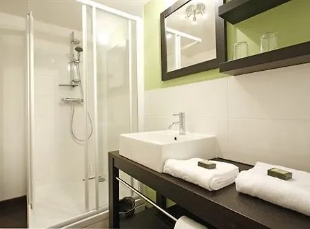 Aux 13 Arches-logis Restaurant Портбай