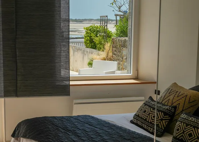 Aux 13 Arches-logis Restaurant 3* Portbail