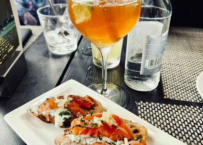 Aux 13 Arches-logis Restaurant Hotel 3*