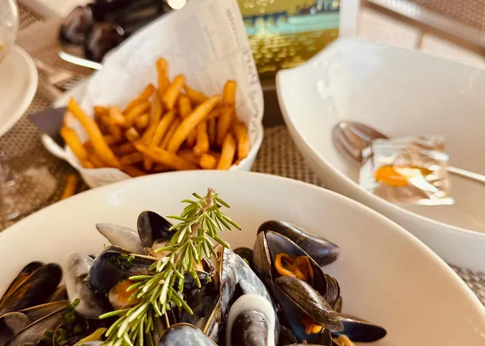 Aux 13 Arches-logis Restaurant Hotel Portbail