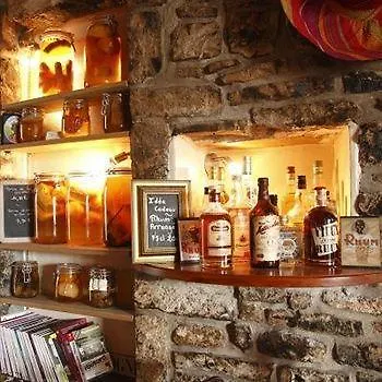 Aux 13 Arches-logis Restaurant Hotel Portbail