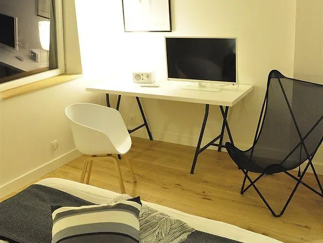 מלון Aux 13 Arches-logis Restaurant 3*