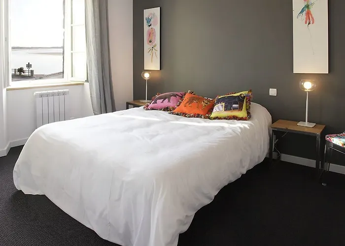 Hotel Aux 13 Arches-logis Restaurant 3*