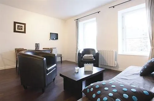 Aux 13 Arches-logis Restaurant Portbail