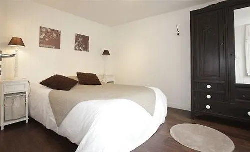 Hotel Aux 13 Arches-logis Restaurant 3*