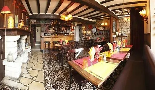 מלון Aux 13 Arches-logis Restaurant